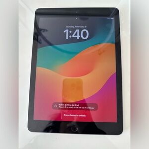 Apple iPad 6th Generation (2018) 9.7” – Space Gray – Great Condition